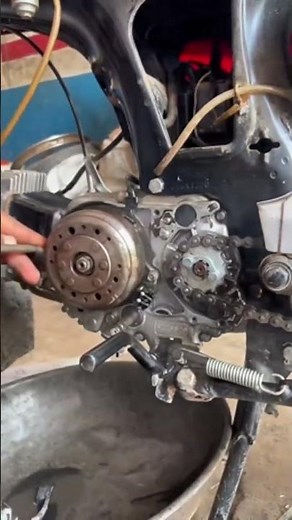 WATCH This DIY Motorcycle Engine Deep Clean (Petrol + Air Compressor) #EngineClean #DIY