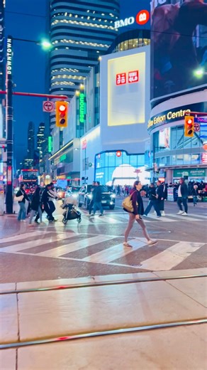 📍Toronto Downtown Night Streets video.. #downtown #toronto #citylife #foryoupageシ #canada🇨🇦@Das Das | Das Das