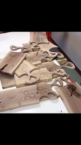 How about a hand made gift with your company logo for your employees or customers this Christmas? I have plenty of sizes and shapes to choose from. These boards were done for the @calpeteclub 👍😎 #charcuterieboard #christmasgifts #liveedge | Dust & Wood