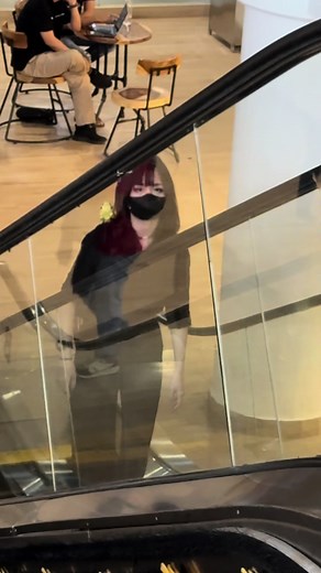 please tell me you’ve seen the original😭 (ig: kitsunee.___) @RRQ FFroody #kitsunee #meme #douyin #escalator #fypシ #asian #CapCut