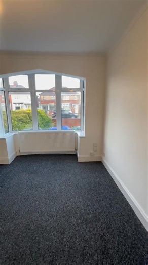 📍Chelmsford Avenue, Grimsby, DN34 5BZ Rent - £775 Deposit - £894 Excellent newly refurbished 3 bed property now available🏡 ⭐️This property features a driveway for off road parking ⭐️Large through lounge ⭐️Modern kitchen with integrated oven and hob ⭐️Good size secure rear garden with decking and storage EPC Rating - C Council Tax Banding - A 📧For all enquiries please contact help@galaxyletts.co.uk 💻https://www.rightmove.co.uk/properties/170550854#/?channel=RES_LET | Galaxy Letts