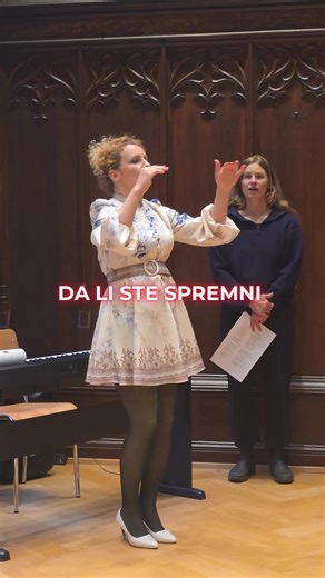 Posle sjajnog uspeha naše prve radionice, sa velikom radošću se ponovo okupljamo — ovog puta u dva grada! Balkan Vocal Workshop sa Bojanom Nikolić 📍 21. mart – Bazel → karte preko Eventfroga 📍 22. mart – Sent Galen → karte preko Eventfroga Pridružite nam se da zajedno otkrijemo bogatstvo balkanskih glasova, pronađemo sopstveni vokalni izraz i osetimo magiju zajedničkog pevanja u toploj i kreativnoj atmosferi. 📩 Rezervacije: kunstzentrumsoko@gmail.com Jedinstvena prilika da pevate, učite i pov