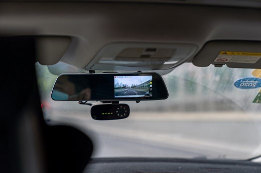 ¿Quieres instalar una cámara en tu coche? Esto es lo que dice la ley sobre ellas