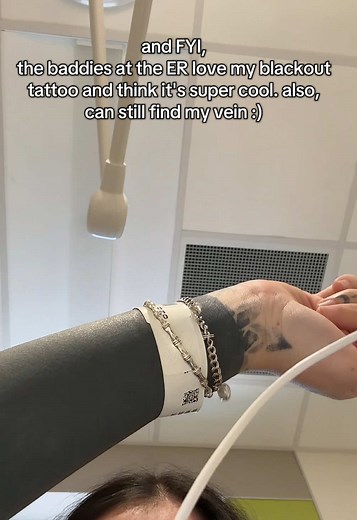 they find veins by feeling, not seeing‼️ also, healthcare workers just love tattoos ig. i always get the most compliments from them 🥹 #blackouttattoo #blackoutsleeve #tattoosleeve #tattooedwomen
