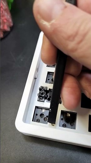 Avoid breaking the mode switch LK67 TOM680 HF068 TH68 TM680 when opening the case.