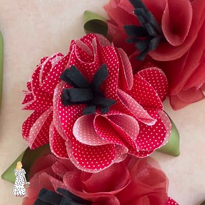 Poppies are so beautiful, and they represent remembrance. I created this beautiful poppy wreath several years ago. I used Clover’s Flower Frill Template to make these fluffy poppies. You can change the color story and the center of the flower to make any type of flower that you like! I look forward to seeing your fabric flower wreaths! #diyflower #fabricflower #diyflowerwreath #flowerwreath | Country Peony | Facebook