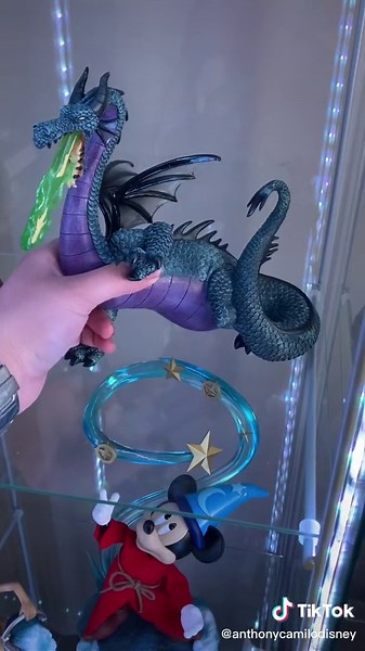 #disney #waltdisney #figure #collector #figurecollection #unboxing #pourtoi #maleficent #dragon #maleficentdragon #sleepingbeauty #disneyvillains #figurine #collection #labelleauboisdormant #disneylandparis #disneylandparis30thanniversary #disneylandparis30