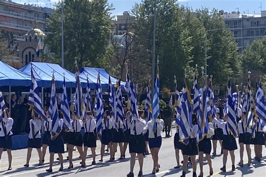 Η Θεσσαλονίκη τίμησε την 25η Μαρτίου: Πλήθος κόσμου στη μαθητική παρέλαση