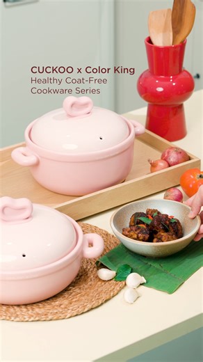 Cooking just got prettier 💕✨ Introducing the 𝐂𝐔𝐂𝐊𝐎𝐎 𝐱 𝐂𝐨𝐥𝐨𝐫 𝐊𝐢𝐧𝐠 𝐇𝐞𝐚𝐥𝐭𝐡𝐲 𝐂𝐨𝐚𝐭-𝐅𝐫𝐞𝐞 𝐂𝐨𝐨𝐤𝐰𝐚𝐫𝐞 𝐒𝐞𝐫𝐢𝐞𝐬! Starting Sept 1st, bring home the dreamy Cherry Pink LUNO Stock Pot (3000ml) & Hot Pot (1800ml) — where style meets simmer. 🍲💖 Who’s ready to cook in color? Check out our latest cookware series via http://bit.ly/3JJfgAV #CUCKOOxColorKing #CUCKOOeBrandShop #HealthyHomeCreators #SAMASAMAHealthier | CUCKOO