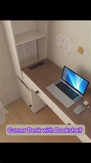 Corner Desk with Bookshelf