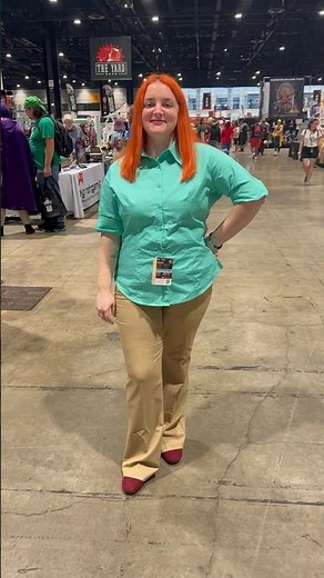 Family Guy Lois Griffin Cosplay! #familyguy #loisgriffin #momocon #cosplay