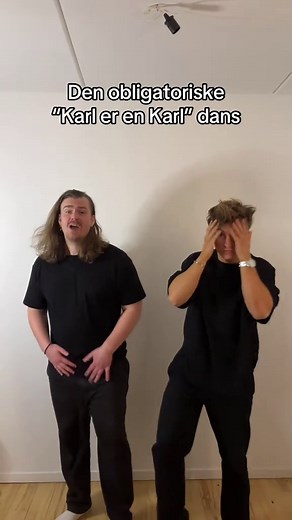 “Karl er en Karl” TikTok dans med tvilling