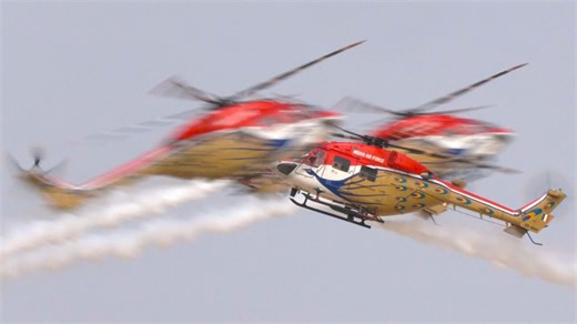 Sarang Helicopter Team Stuns Crowds at Dubai Airshow
