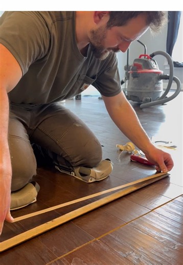 How to install a wood flat cap transition to hardwood. #flooring #hardwood #skilledtrades #fyp #homeimprovement