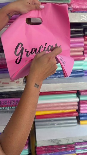 Video de distribolsas.com (@distribolsas.cali) relacionado con “bolsas para boutiques”