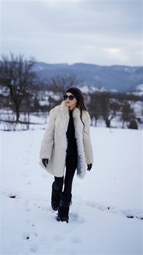 Ana Maria Barnoschi on Instagram: "Cold weather, clear mind, good outfit ❄️"