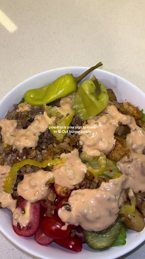 Healthy, high protein, low calorie, and sooo delicious!! These In-N-Out Burger bowls are currently my new hyper fixation meal 😋🍔👨🏾‍🍳🔥 Do yourself a favor and save this recipe! Ingredients: Lean ground beef Yukon Gold potatoes Romaine lettuce Cherry tomatoes Yellow onion Colby Jack cheese Mayonnaise Ketchup Yellow mustard Worcestershire sauce Pepperoncini peppers Banana peppers Sweet relish Pickle chips and pickle juice Seasonings: Kinder’s The Blend Kinder’s Buttery Garlic & Herb Smoked pa