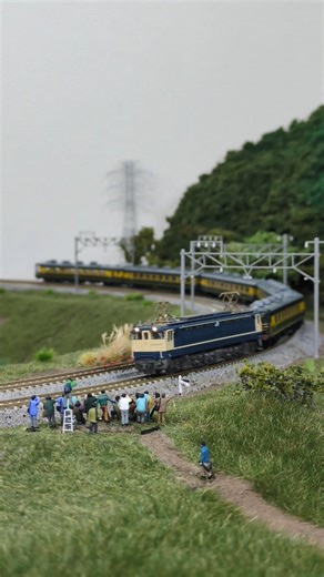 サロンカーなにわ ▼N-scale model, KATO EF65-1000 + TOMIX Coaches Series 14-700 "Salon Car NANIWA".