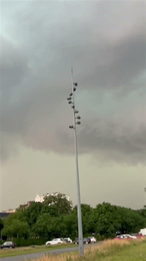 Un ORAGE sérieux arrive !🤣