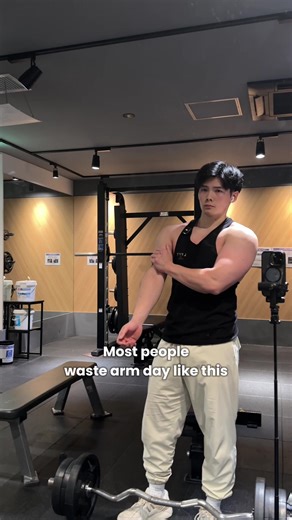 Most people waste arm day like this. Rushing reps = moving weight. #gymtok #armday #trainingmindset #mindmuscle #workoutthoughts