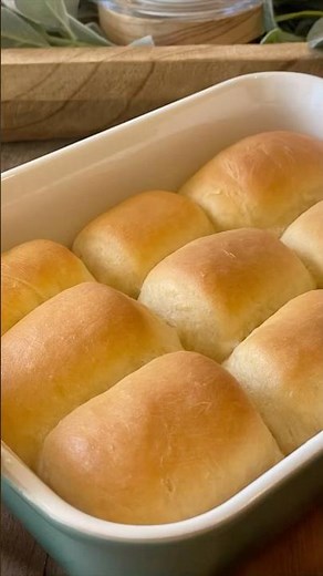 Best Yeast Rolls Recipe Ever! It’s undisputed. #recipe #yeastbread #bakery #dinnerrolls #shorts