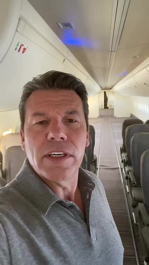 Luxurious Interior Decorating Inside a Boeing 757