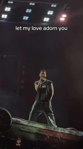 Live Performance of 'Adorn' by Miguel at Radio City Music Hall