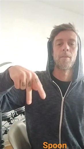 🥄 spoon how to sign🥄 spoon in ASL American Sign Language 🥄 spoon it's also the sign for 🍲 soup