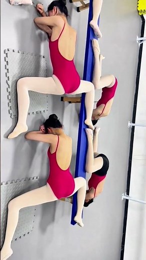 Red Dancing Girl’s Frog Party 🐸 | Flexibility Meets Fun! 💃