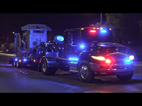Massive SWAT Response To Barricaded Gunman - Las Vegas Metro Police SWAT Units Responding Code 3