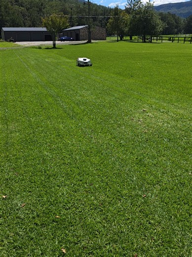 The FJ Dynamics commercial mower can mow up to 14 acres of lawn over a 72 hour period. Great for those large properties and golf courses #robotlawnmower #roboticspecialist #roboticlawnmower #fjdynamics #commerciallawncare
