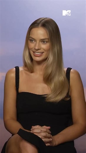 “Why did I do a German accent?” 😭😭😭 oh Phoebe Waller-Bridge how we love you ♥️ Watch the full interview with the #ABigBoldBeautifulJourney stars on MTV YouTube now 💫 #margotrobbie #phoebewallerbridge #colinfarrell #mtvmovies | MTV UK