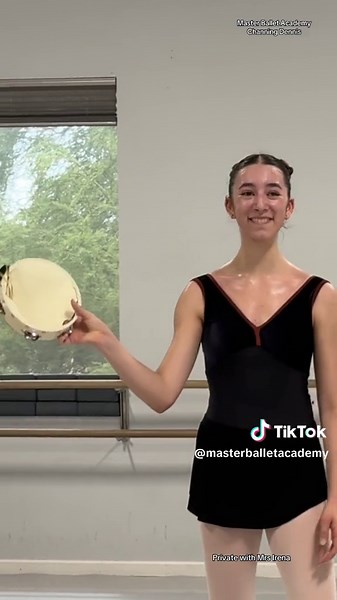 So strong she broke the tambourine 🥁😂💅🏻 #ballet #balletdancer #ballerina #viral #fyp #balletdancer #balletclass #pointe #school #balletcore #balletflex #ballerinasoftiktok #balletto #reality #funny #funnyvideos