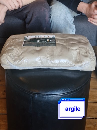 on essaye de ne pas rire devant 10kg d'argile #argile #diy #meme | trying not to laugh