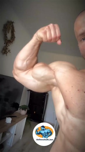 Bulking | Muscle-Building | Workouts on Instagram: "🔥 THIS IS HOW BICEPS ACTUALLY GROW 🔥 Most guys curl every week and still look the same year after year. Same bar. Same angle. Same results. Biceps don’t grow from repetition — they grow from exposure. When you train them from different positions, the muscle has nowhere to hide. That’s when size shows up. That’s the difference between arms that measure decent… and arms that look big in a t-shirt. Stop relying on one curl to do everything. Buil