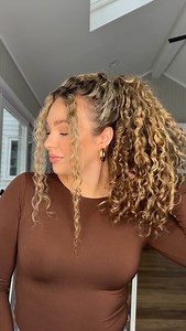 easiest claw clip updo 🫶🏼✨ save & try! #hairtutorial #hairstyleidea #clawcliphairstyle #clawcliphairstyles #updo #updohairstyles #updotutorial #easyhairstyles | Lilli Schaub