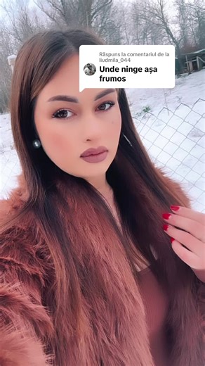 Zăpadă și Amiruța: O Iarnă Frumoasă în Grădină