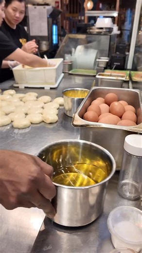 ✨ Roti Sarang Burung (bird nest) is here! ✨ wonder what it is? A Fluffy roti shaped like a bird’s nest 🪹, served with delicious fillings that will surprise your taste buds. 📍 Available now at Roti Bar 🗓️ Tuesday – Saturday ⏰ Dinner only | 5pm – 9pm Come try this unique creation before it flies off the menu! 🕊️ THINK SARANG BURUNG 🦅 THINK ROTI BAR | ROTI BAR