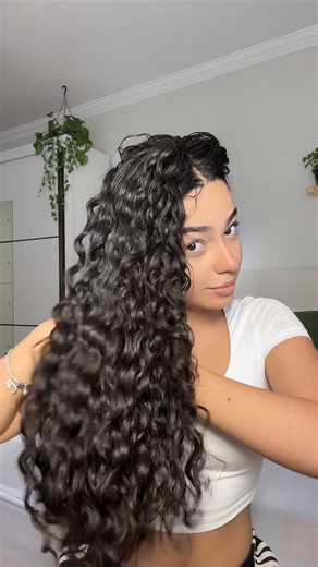 Amanda Tito on Instagram: "Finalizando meu cabelo com produtos novos rs ID do fluído da Haskell: CDKBNY-PAUT no @mercadolivre #MeusFavsDoMercadoLivre #MercadoLivre #curlyhair #cabelocacheado #cabeloondulado"