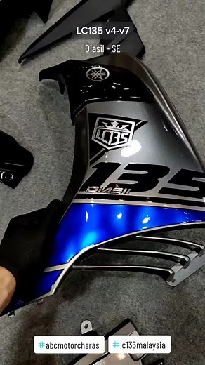 Coverset LC135 v4-v7 Diasil SE (Grey & Blue) - Fitting Cun! - Product berquality! - Sticker taman! Colour: D.Grey & Blue (metallic) Harga: RM410 *spoiler tak masuk #abcmotorcheras #motoraccessories #coverset #coversetmurah #lc135malaysia #lc135v4 #lc135v5 #lc135v6 #lc135v7 #lc135exciter