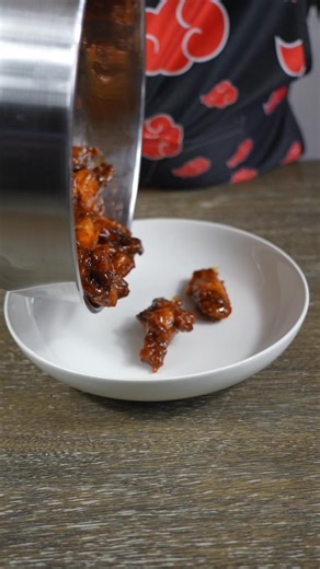 The Best Honey Hot LP Wings You’ll Ever Taste! Being From Atlanta, I Know What Im Talking About! Grocery List: - Party Wings - Corn Starch - Garlic Pepper Seasoning - Oregano - Complete Seasoning - Smoked Paprika - Lemon Pepper - Salted Butter - Lemon - Olive Oil - Hot Sauce • • • • • #atlchefd #atlwings #wings #chickenwings #atlantafood #mealsathome #athomemeals #honeyhotwings #lemonpepper | Chef Darius