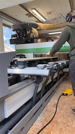 GESCHWUNGEN ✨ PART 2 Fertiggestellt. Ein maßgefertigtes Möbel für den Kindergarten in Au – klare Funktion, weiche Formen und langlebige Materialien. Forbo Desktop Linoleum im Einsatz. Danke für’s Dranbleiben 📸 #interiordesign #forbodesktop #tischlerhandwerk #geschwungen #toptischlermadlener | Toptischler Madlener GmbH