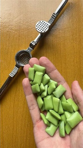 Cute Green Gum 💚🍬 #pineapple #asmr #satisfying