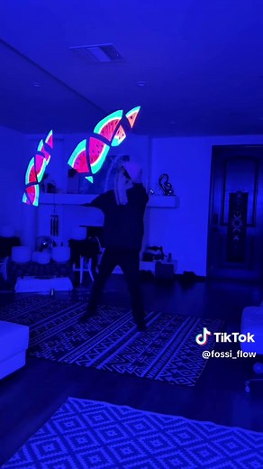 Replying to @Quartzdragon1 it’s a row of LEDs that act like pixels to project images when I spin them 🥰🍉 You can program pretty much any image into them, so I create patterns in photoshop and upload them into the poi. #poi #flowarts