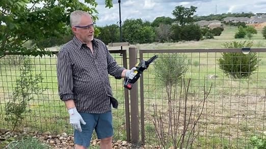 One-Hand Operated Portable Battery Powered Chainsaw