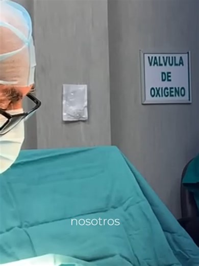 👨‍⚕️✨ Vocación en acción Conoce al Dr. Eduardo Verástegui, cirujano pediatra del Hospital Santa Rosa, quien comparte su experiencia al cuidar la salud de los más pequeños, resaltando la importancia de brindar una atención médica con empatía, respeto y calidad humana. Porque sanar también significa acompañar y generar confianza en cada paciente y su familia. #VocaciónEnAcción #ComprometidosConTuSalud #HospitalSantaRosa