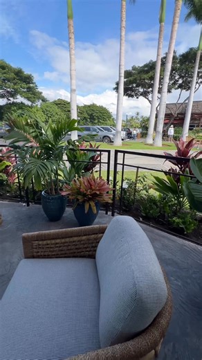 🌴 Now Open in Waikoloa Beach Resort! The brand-new Tommy Bahama Marlin Bar has dropped anchor at Queens’ Marketplace, bringing chill island vibes, crave-worthy bites, and signature cocktails to the Kohala Coast. 🍹✨ 🕓 Hours: Daily | 11AM – 9PM 🍸 Happy Hour: 3PM – 5PM — because pau hana just hits different here. Shop the coastal-luxe retail boutique, dine al fresco at the restaurant, and unwind with friends and the game at the open-air bar — all in one breezy island escape. 🌺 #PGDeals Alert: