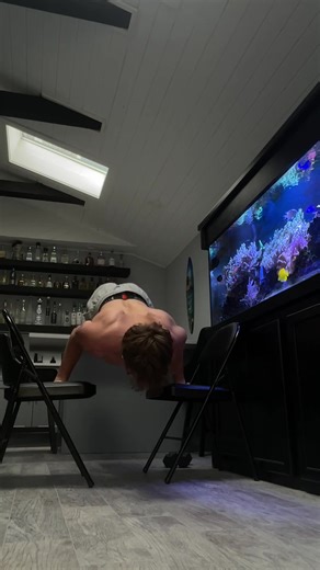 J testing the chairs🙄#handstand #calesthenics #motivation #streetwork #fyp