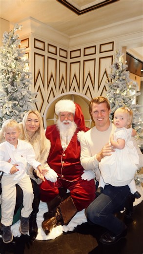 Lia Higgins on Instagram: "My favorite NYC holiday tradition @bergdorfs ! COMMENT “HOLIDAY” and I’ll send you my top 10 favorite NYC holiday activities ❤️❄️🎅🏼 #nycliving #nycmom #nyc #luxury #holiday"