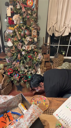 Looking for a beautiful primitive cross? Let’s create one for under $5 | The Silver Farmhouse